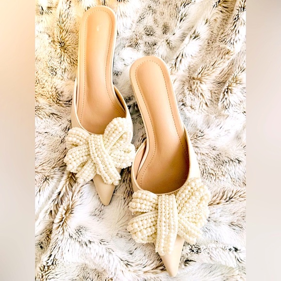 LUXE NWOT GORGEOUS PEARL DETAIL DESIGNER ACCENT POINT TOE MULES KITTEN HEEL - Picture 4 of 8